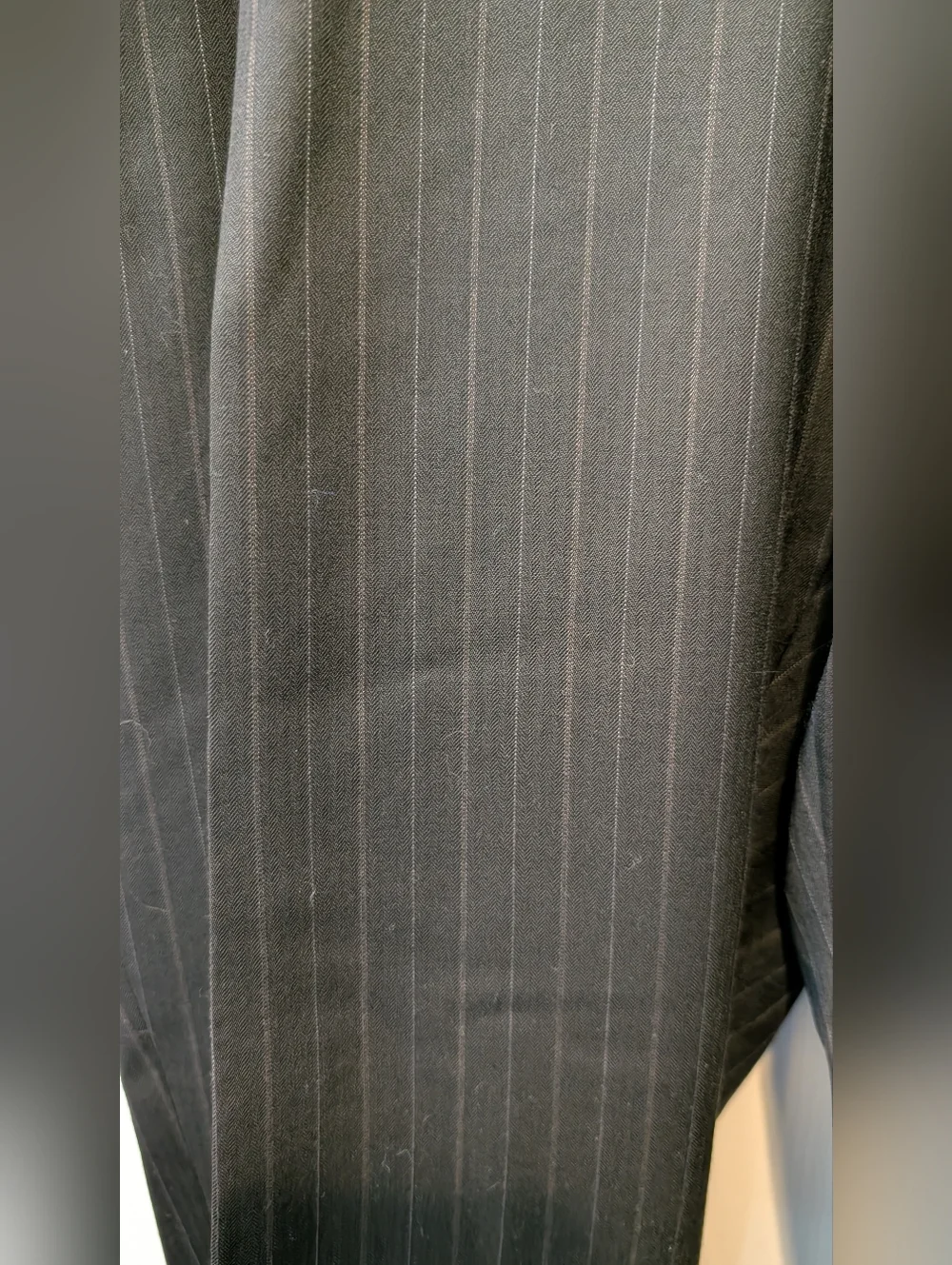Jones New York Men's Black Pinstripe 2 Piece 3 Button Suit 100% Wool 50L 42x29